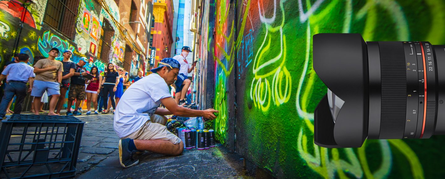 Graffiti-Sprayer in einer Seitengasse