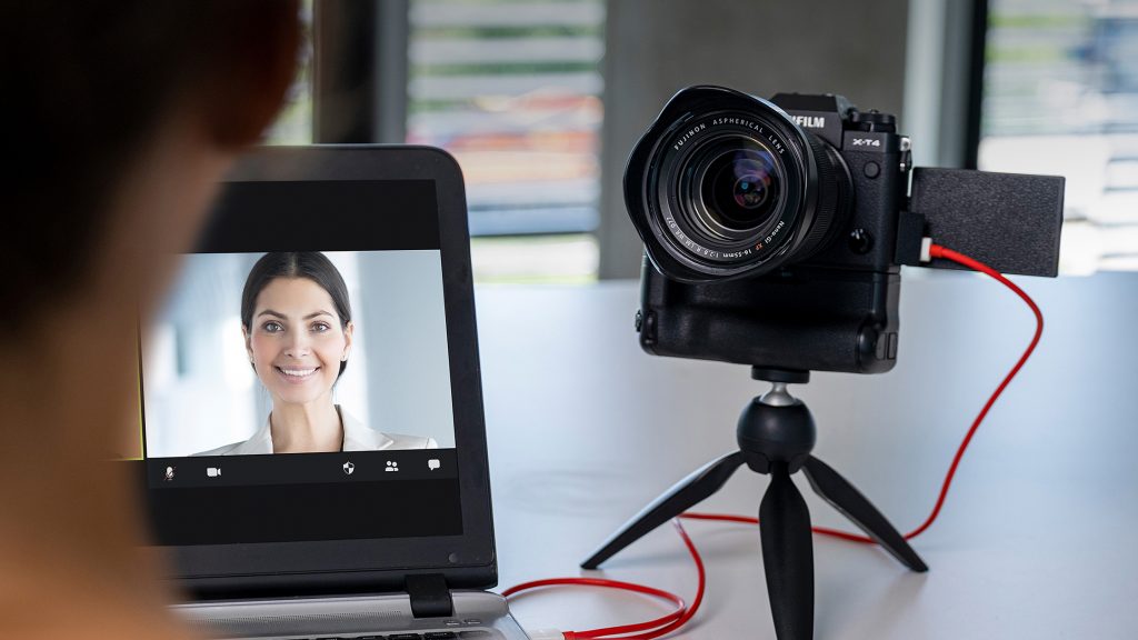 Die neue Software „Fujifilm X Webcam“: verbessert die Qualität in Videomeetings mit Fujifilm-Digitalkameras.