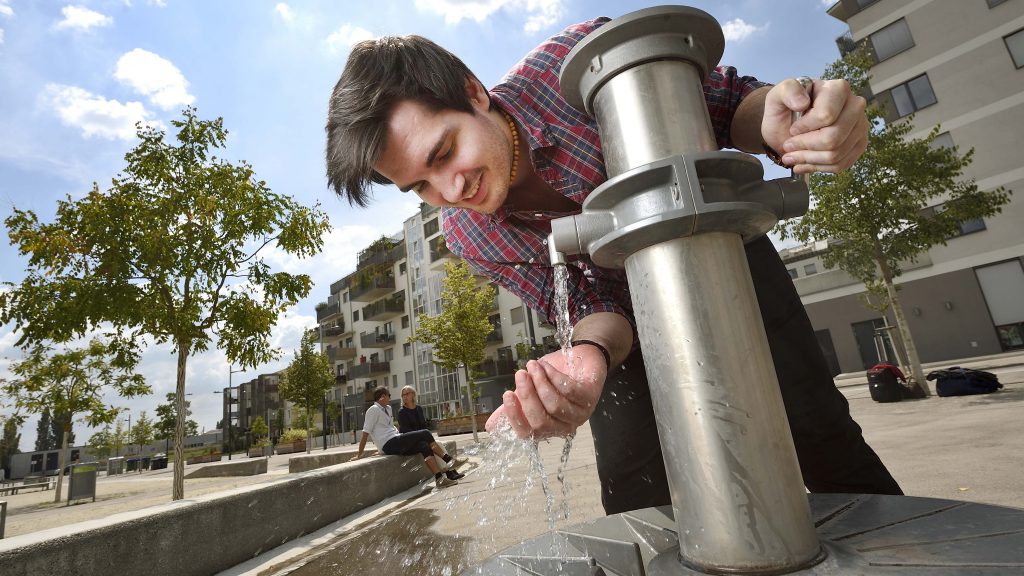 Unzählige Brunnen versorgen die Bevölkerung sowie Besucher und Besucherinnen Wiens mit frischem Trinkwasser. Jetzt einreichen für den Neptun Wasserpreis.