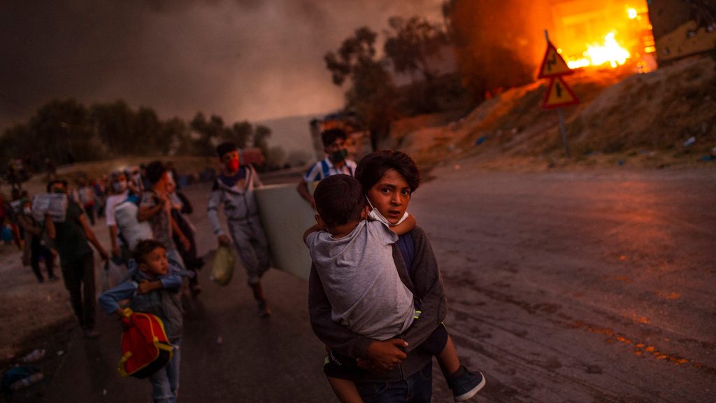 UNICEF-Foto des Jahres 2020: Die brennende Not (Lesbos, Griechenland) (c) Angelos Tzortzinis, Griechenland (AFP) / UNICEF