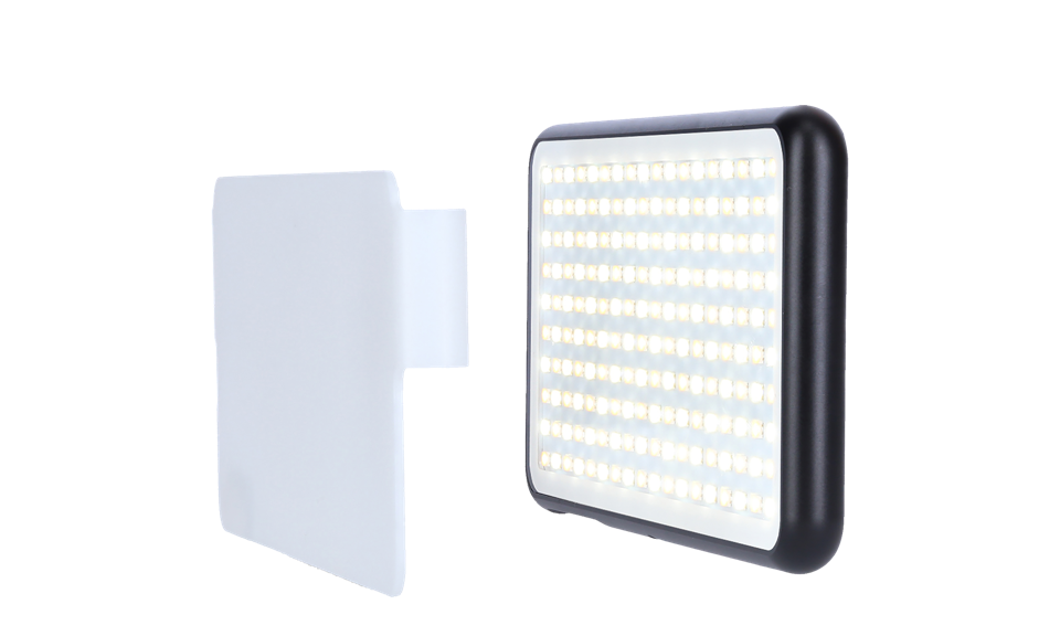 Drinnen oder draußen, im Studio oder unterwegs: das LED-180 bietet eine verlässliche Beleuchtung für Foto- und Videoaufnahmen. (c) Maginon