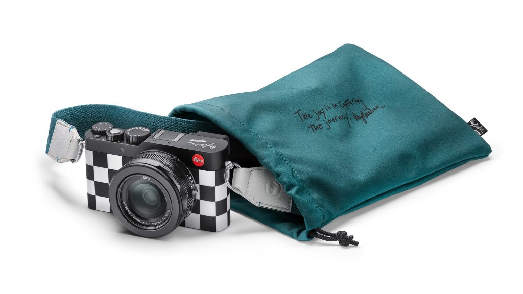 Das Set der Leica D-Lux 7 Vans x Ray Barbee Edition besteht aus Kamera, Tragegurt und Dust Bag. (c) Leica Camera AG