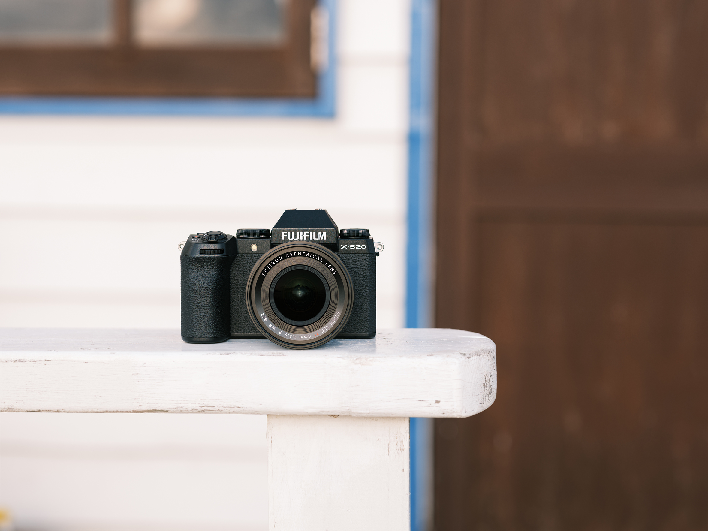 Die spiegellose Systemkamera Fujifilm X-S20 glänzt mit einem KI-Autofokus und langer Akkulaufzeit. (c) Fujifilm