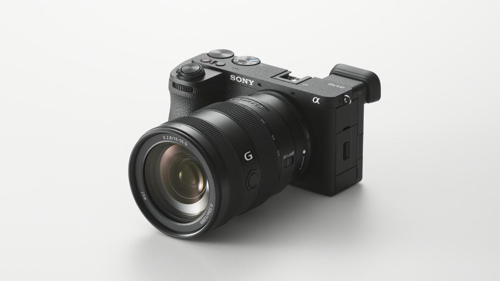 Die Sony Alpha 6700 ist eine APS-C-Kamera mit KI-gestützter Motiverkennung und Moderenen Foto- und Videofunktionen. (c) Sony