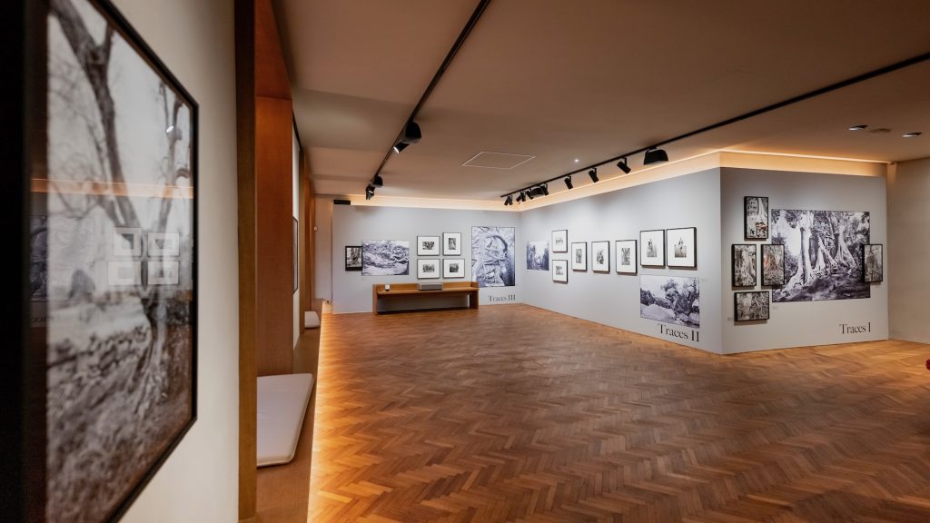 Stuart Franklins Fotoserie "Traces" in der Leica Galerie Wien. (c) Leica Galerie Wien