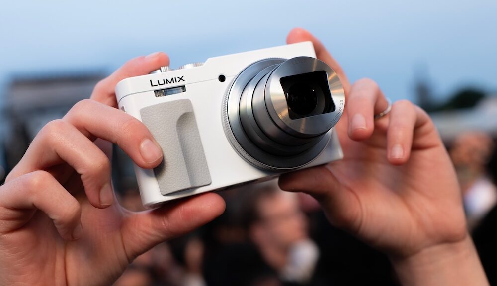 Die weiße Farbvariante der LUMIX TZ99 (c) Panasonic