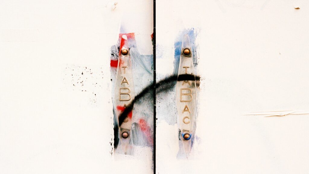 Lucia Bartl: "Bureau de Tabac", Paris 2012 (c) Lucia Bartl