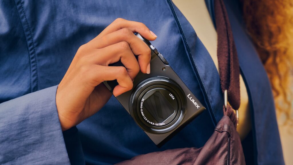 Die kleine und leichte LUMIX TZ300 kann leicht überallhin mitgenommen werden.(c) Panasonic