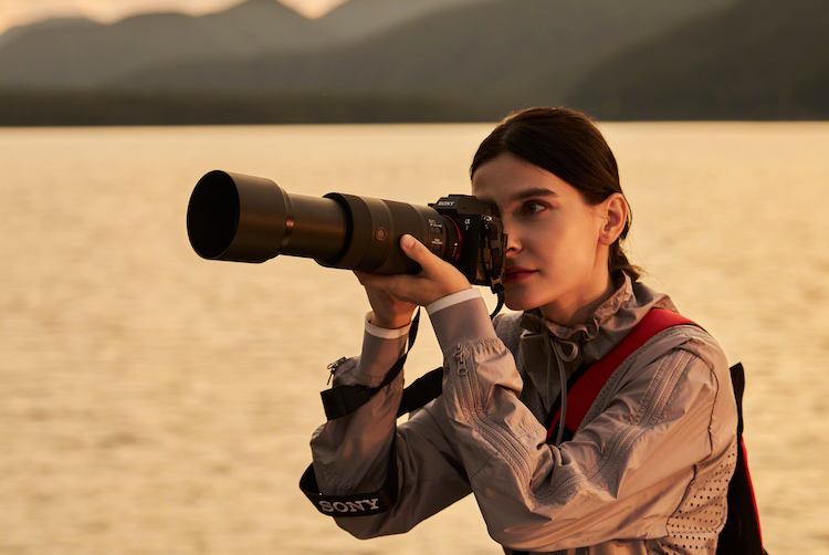 Sony FE 100-400mm F5.6-8 OSS: Ein kompaktes und leichtes sowie preisgünstiges Suptertelezoom für ambitionierte Fotografen. (c) Sony